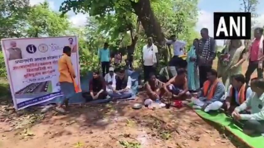 आत्मसमर्पित नक्सलियों को मिलेंगे स्थायी मकान, सरकार ने दिया सम्मान, हुआ भूमिपूजन