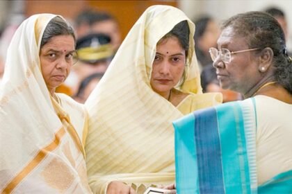 शौर्य चक्र से सम्मानित हुए सीआरपीएफ के कोबरा कमांडो, गोलियां लगी फिर भी नक्सलियों से लड़ते रहे, जानिए इनकी वीरता की कहानी