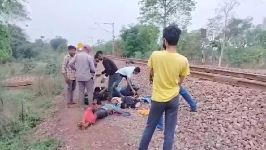 हादसा: रेलवे ट्रैक पर सोना पड़ गया महंगा, दो लोगों की मौत, दो घायल