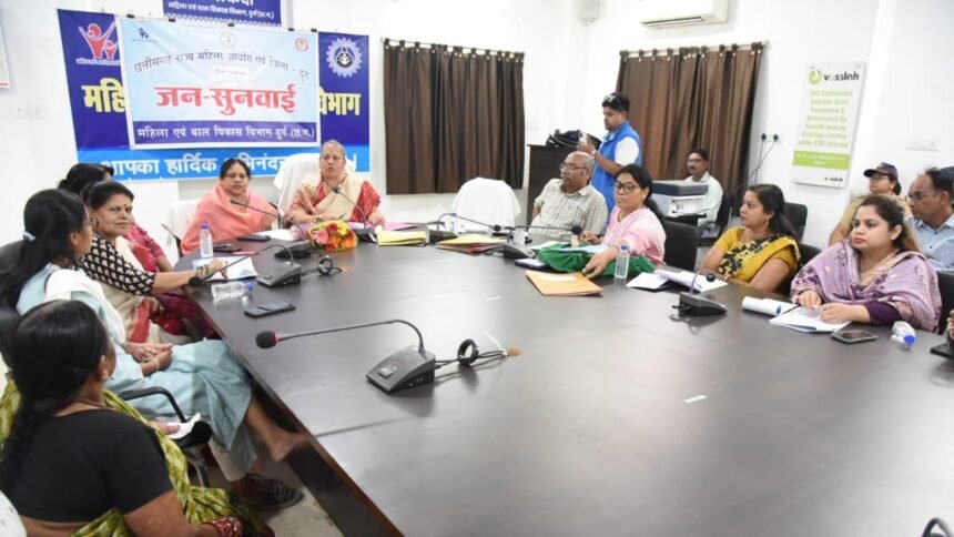 महिला आयोग की जनसुनवाई में 30 प्रकरणों पर हुई सुनवाई, सीआरपीएफ जवान पर गिरी गाज