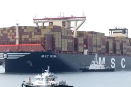 Vizhinjam Port: दुनिया के सबसे बड़े कंटेनर जहाज का किया स्वागत, विझिनजाम बंदरगाह पर जहाज के लिए बर्थिंग प्रक्रिया शुरू