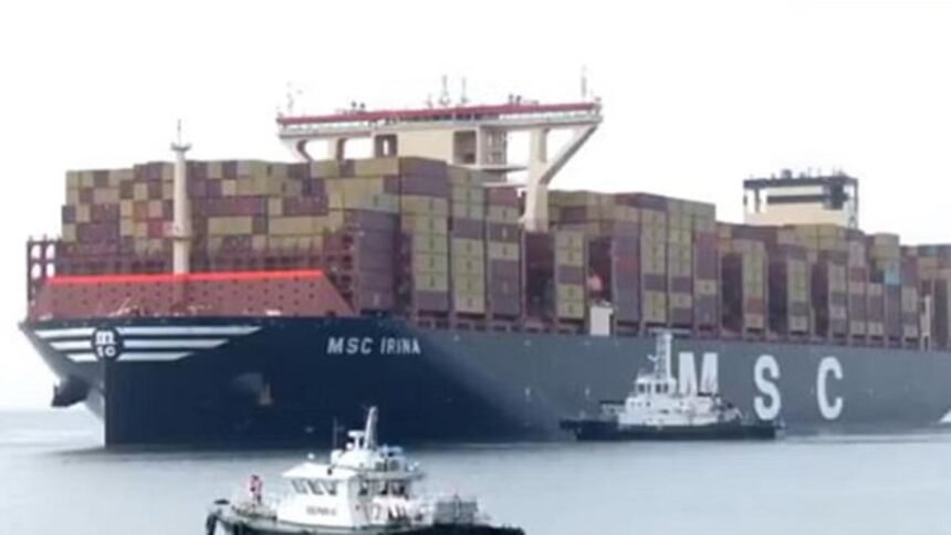 Vizhinjam Port: दुनिया के सबसे बड़े कंटेनर जहाज का किया स्वागत, विझिनजाम बंदरगाह पर जहाज के लिए बर्थिंग प्रक्रिया शुरू
