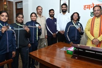 मुख्यमंत्री साय से किक बॉक्सिंग पदक विजेता खिलाडिय़ों ने की मुलाकात