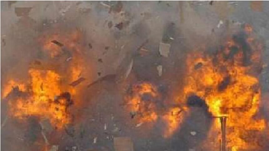 नक्सलियों के बिछाए आईईडी ब्लास्ट में सीआरपीएफ के दो जवान घायल, सर्चिंग जारी