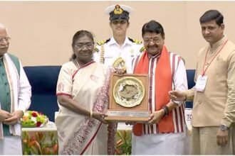 वार्षिक स्वच्छता सर्वेक्षण: इंदौर को लगातार 8वीं बार मिला स्वच्छ शहर का खिताब, सूरत दूसरे और नवी मुंबई तीसरे नंबर पर