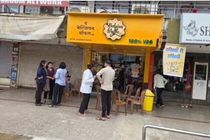 इंटरनेशनल वॉफल डे पर भिलाई-दुर्ग में बेल्जियम वॉफल्स के स्टोर्स पर लगी लंबी कतारें, ऑफर्स ने ग्राहकों को किया आकर्षित