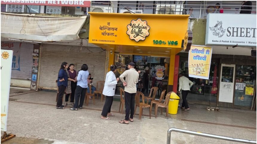 इंटरनेशनल वॉफल डे पर भिलाई-दुर्ग में बेल्जियम वॉफल्स के स्टोर्स पर लगी लंबी कतारें, ऑफर्स ने ग्राहकों को किया आकर्षित