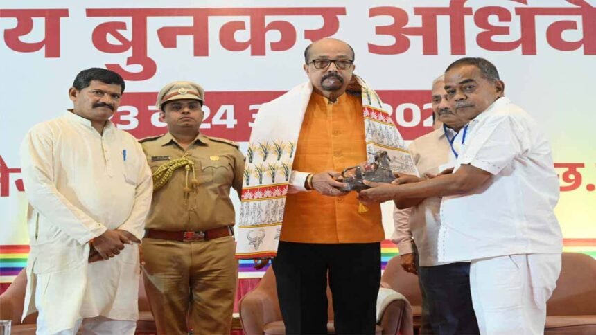 सहकार से समृद्धि के मंत्र के साथ आगे बढ़े - राज्यपाल डेका