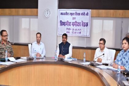 शिक्षा विभाग के अधिकारी शिक्षण कार्य को सर्वोच्च प्राथमिकता दें : मंत्री यादव