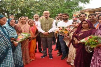 गोद ग्राम सोनपूरी में राज्यपाल का जनसंवाद, अंतिम पंक्ति तक योजनाओं के लाभ पर जोर