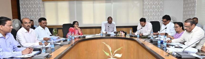 स्टेट व नेशनल हाइवे में घूमंतु पशुओं की सुरक्षा एवं दुर्घटनाओं में घायलों के उपचार के लिए व्यवस्था सुदृढ़ की जाए: रामविचार नेताम