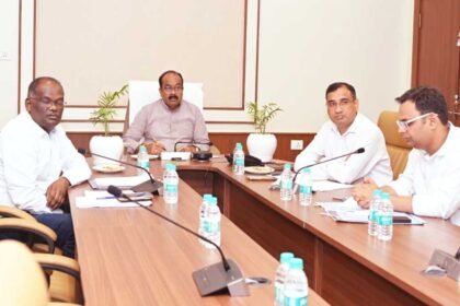 केन्द्रीय मंत्री मनोहर लाल ने स्वच्छ भारत मिशन (शहरी) के कार्यों की समीक्षा की