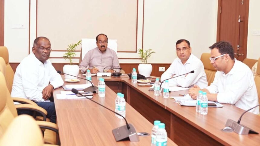 केन्द्रीय मंत्री मनोहर लाल ने स्वच्छ भारत मिशन (शहरी) के कार्यों की समीक्षा की