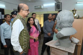 राज्यपाल डेका का खैरागढ़ प्रवास, ग्राम चंदैनी में स्व-सहायता समूहों एवं हितग्राहियों से की भेंट