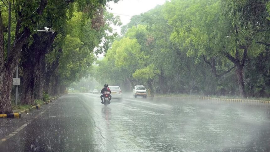 Weather Update: बिलासपुर-सरगुजा संभाग में भारी बारिश के आसार, मौसम विभाग ने दी वज्रपात की चेतावनी