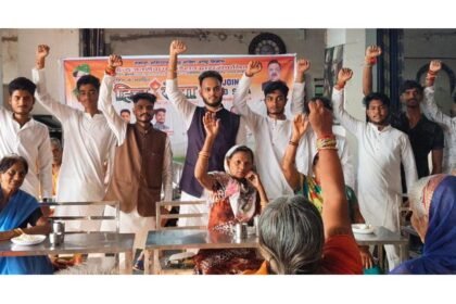 दक्ष वैद्य ने किए जनसेवा के कार्य, लिया बुजुर्गों से आशीष, युवा ब्रिगेड राष्ट्रीय अध्यक्ष ने वृद्धाश्रम में बड़े बुजुर्गों के साथ मनाया अपना जन्मदिन