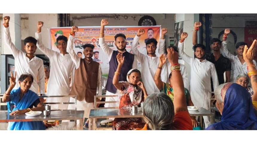 दक्ष वैद्य ने किए जनसेवा के कार्य, लिया बुजुर्गों से आशीष, युवा ब्रिगेड राष्ट्रीय अध्यक्ष ने वृद्धाश्रम में बड़े बुजुर्गों के साथ मनाया अपना जन्मदिन
