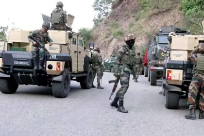 Kulgam Encounter: कुलगाम में तीसरे दिन भी एनकाउंटर जारी… अब तक तीन आतंकी ढेर