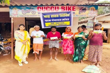 बाढ़ प्रभावित मांदर में सहकारी बैंक की खास पहल:पासबुक वितरण और माइक्रो एटीएम से ग्रामीणों को मिली बड़ी राहत