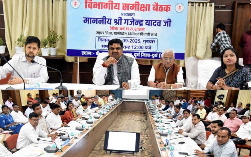 रीपा केन्द्रों से ग्रामीणों को मिलेगा रोजगार, गौठानों को मिलेगा गौधाम का स्वरूप, नगरीय निकायों में जनहित कार्यों को प्राथमिकता दें: मंत्री गजेन्द्र यादव