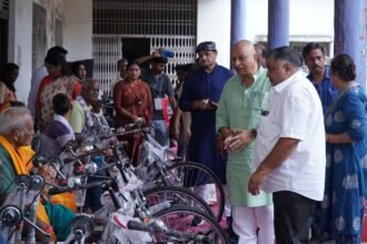 दिव्यांगजन शिविर : पर्यटन व संस्कृति मंत्री राजेश अग्रवाल ने दिव्यांगजनों को ट्रायसायकल व व्हीलचेयर का किया वितरण