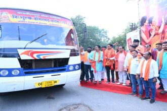 वित्त मंत्री ओपी चौधरी ने महाकाली मंदिर में की पूजा-अर्चना कर प्रदेश की खुशहाली की कामना की