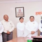 मुख्यमंत्री साय से प्रजापिता ब्रह्माकुमारी ईश्वरीय विश्वविद्यालय के प्रतिनिधि मण्डल ने मुलाकात पर वैश्विक शिखर सम्मेलन में शामिल होने के िलए दिया निमंत्रण