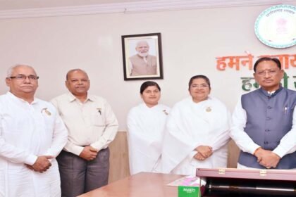 मुख्यमंत्री साय से प्रजापिता ब्रह्माकुमारी ईश्वरीय विश्वविद्यालय के प्रतिनिधि मण्डल ने मुलाकात पर वैश्विक शिखर सम्मेलन में शामिल होने के िलए दिया निमंत्रण