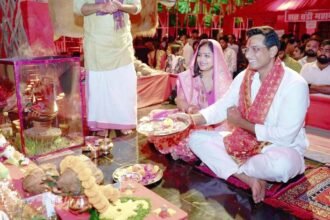 भिलाई में नवरात्रि महोत्सव की धूम, विधायक देवेंद्र यादव ने परिवार सहित किए माता रानी के दर्शन