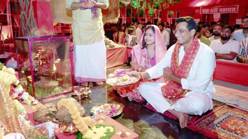 भिलाई में नवरात्रि महोत्सव की धूम, विधायक देवेंद्र यादव ने परिवार सहित किए माता रानी के दर्शन