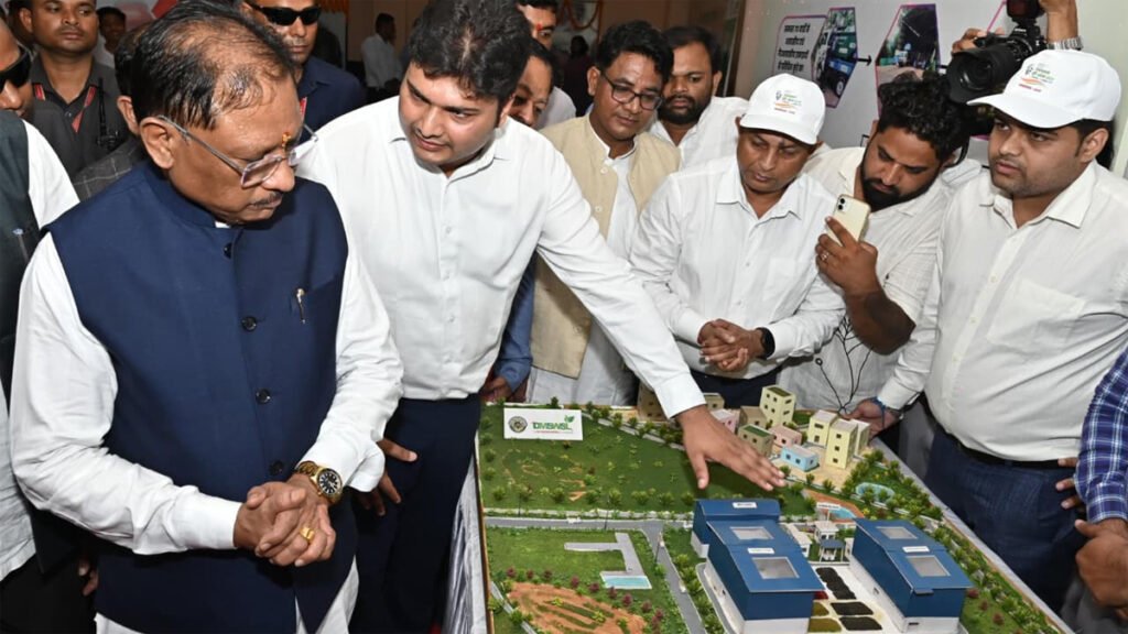 मुख्यमंत्री विष्णुदेव साय ने प्रधानमंत्री नरेंद्र मोदी के जन्मदिवस पर ‘स्वच्छता ही सेवा पखवाड़ा 2025’ का किया शुभारंभ 3 Sep 25 1703