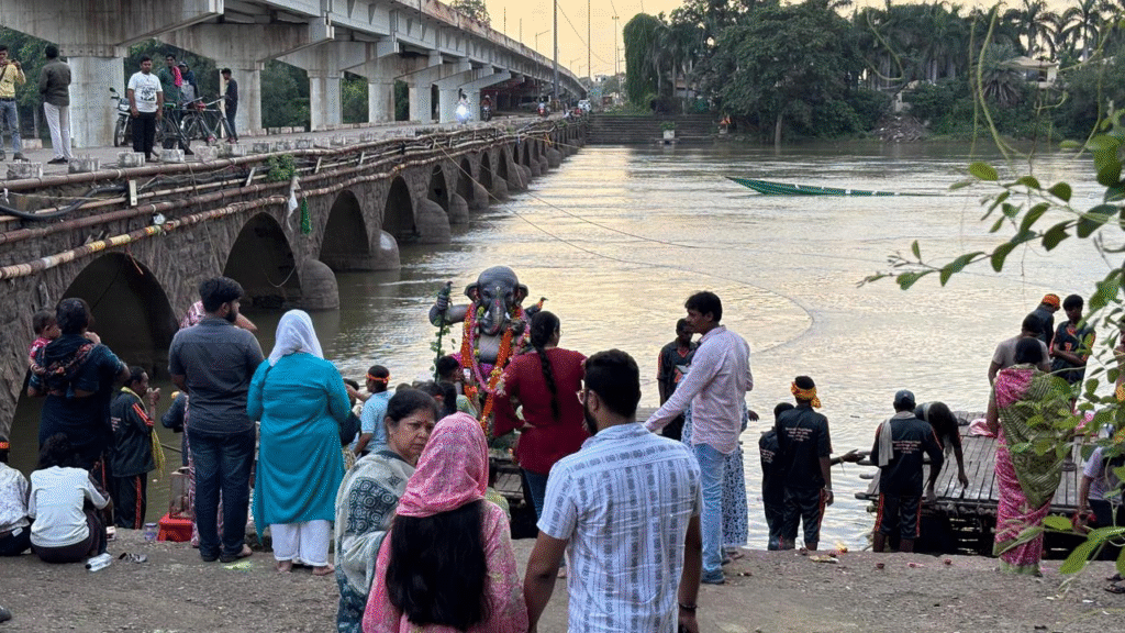 कलेक्टर एवं एसपी ने किया विसर्जन स्थल का निरीक्षण कर सुरक्षा व व्यवस्थाओं का लिया जायजा 3 image 22
