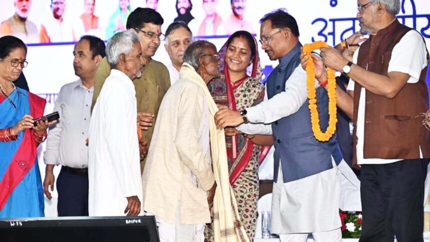 वृद्धजनों के सम्मान और कल्याण के लिए सरकार प्रतिबद्ध: मुख्यमंत्री साय