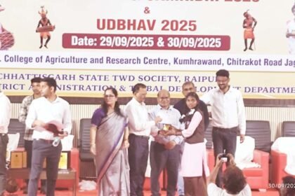 राज्य स्तरीय प्रतियोगिता में दिखा बलरामपुर की बच्चियों का हुनर, निहारिका ने मूर्तिकला में बाजी मारी, प्रतिभा ने लोकल क्राफ्ट में हासिल किया द्वितीय स्थान