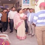 मंत्री लक्ष्मी राजवाड़े ने सूरजपुर जिले के ग्राम भांड़ी में उल्टी-दस्त से पीड़ित ग्रामीणों से की मुलाकात