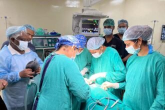 रायगढ़ मेडिकल कॉलेज में डेढ़ दशक से गले की बढ़ती गांठ से परेशान महिला का सफल ऑपरेशन