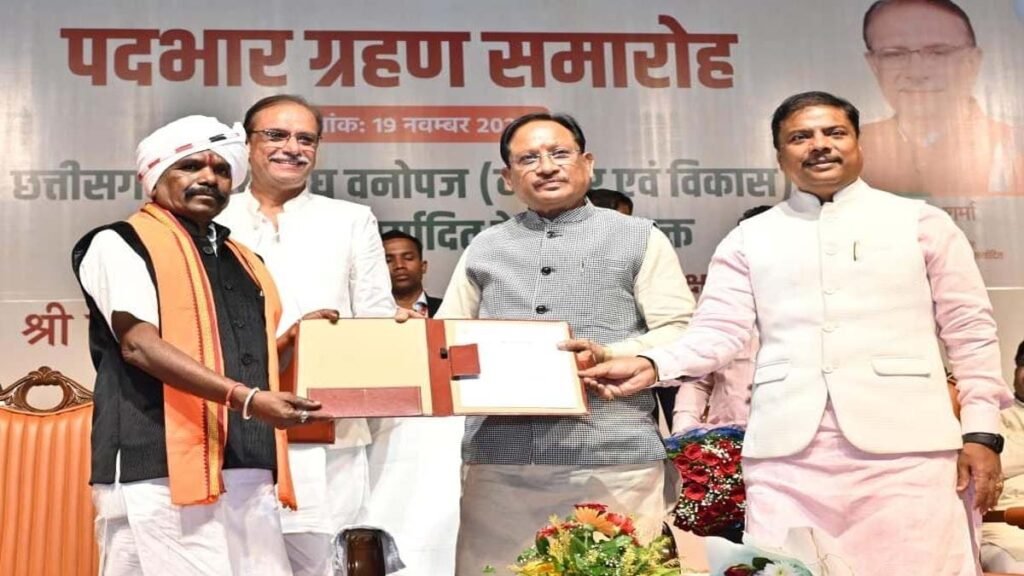 वनवासियों की आय बढ़ाने और उनके सर्वांगीण विकास के लिए हमारी सरकार प्रतिबद्ध : मुख्यमंत्री साय 3 19005