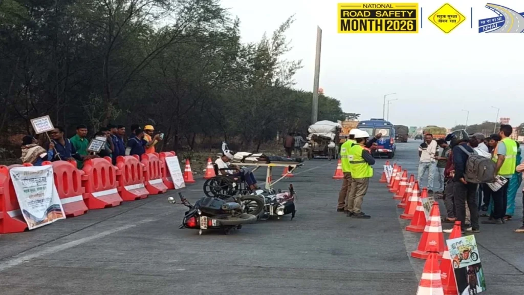 राष्ट्रीय सड़क सुरक्षा माह : रायपुर-बिलासपुर हाइवे पर चलाया गया जागरूकता अभियान 3 1706