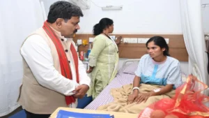 उपमुख्यमंत्री विजय शर्मा ने आईईडी ब्लास्ट में घायल जवानों से अस्पताल में की मुलाकात 2 3102