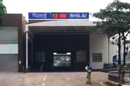 राजधानी एक्सप्रेस में पथराव: इंजन के कांच में आई दरार, आरपीएफ ने मामला दर्ज कर विवेचना में जुटी