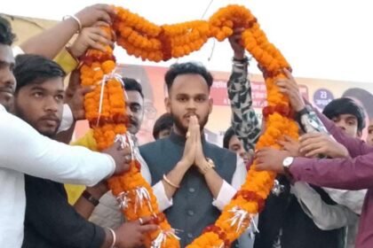 दक्ष वैद्य बने भाजपा किसान मोर्चा सोशल मीडिया के प्रदेश सहप्रभारी, आतिशबाजी कर जोरदार स्वागत