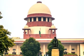 देश भर के स्कूलों को सुप्रीम कोर्ट का आदेश: छात्रों को मिले सैनेटरी पैड, नहीं तो स्कूल की मान्यता होगी रद्द