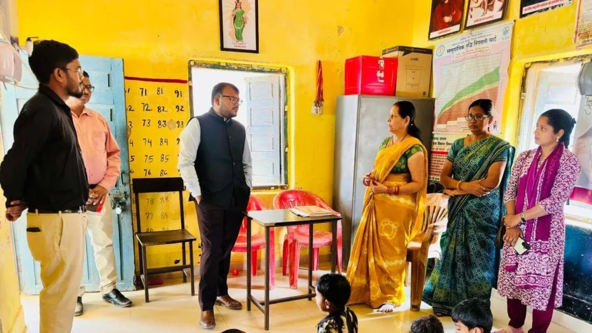 सुकमा कलेक्टर ने दोरनापाल में योजनाओं की स्थिति देखी