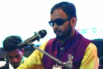 दृष्टि दिव्यांगता पर संकल्प की जीत: आत्मनिर्भरता की मिसाल बने अभिनंदन, अब गढ़ रहे नई प्रतिभाओं का भविष्य