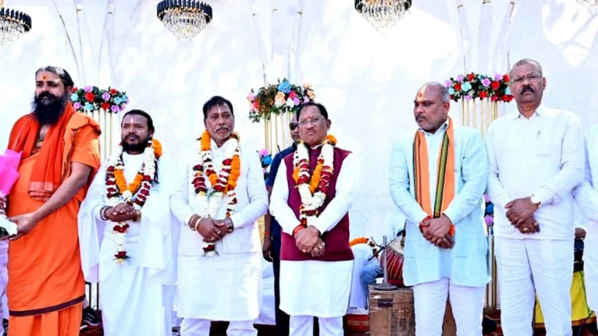 गुरु घासीदास के अनुयायियों का दल पावन गिरौदपुरी धाम के लिए हुआ रवाना