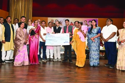 श्रमिकों के आर्थिक और सामाजिक उत्थान के लिए संचालित योजनाओं की जानकारी देने श्रमिक जन संवाद सम्मेलन का आयोजन