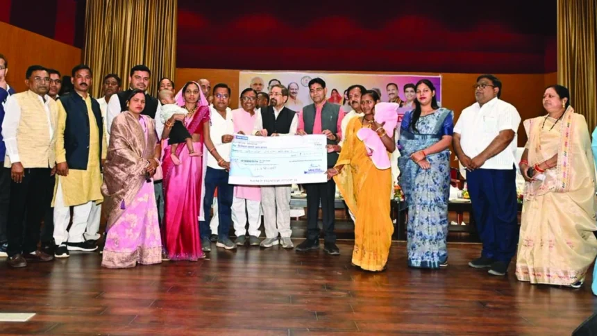 श्रमिकों के आर्थिक और सामाजिक उत्थान के लिए संचालित योजनाओं की जानकारी देने श्रमिक जन संवाद सम्मेलन का आयोजन