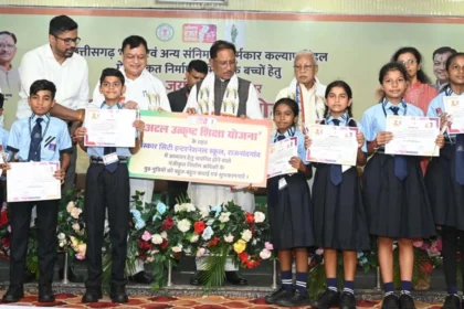 जगदलपुर के श्रमिक की बेटी डिंपल कश्यप अब संस्कार सिटी स्कूल में संवार रही अपना भविष्य