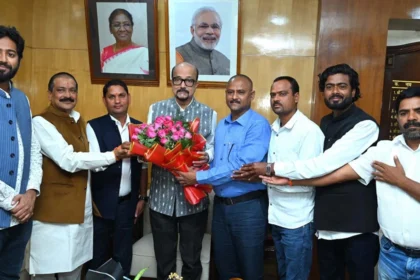 राज्यपाल डेका से अखिल भारतीय कुर्मी क्षत्रिय महासभा के प्रदेश अध्यक्ष ने भेंट की