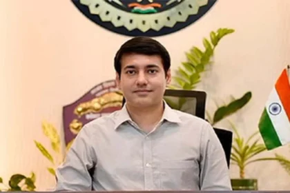 कलेक्टर आकाश छिकारा समय सीमा की बैठक में स्वास्थ्य, शिक्षा विभाग के योजनाओं के क्रियान्वयन पर दिया विशेष जोर